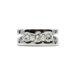 Bague - or blanc et diamants