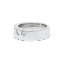 Bague - or blanc et diamants