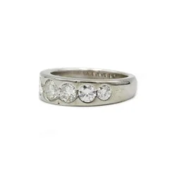 Bague - Or blanc et diamants