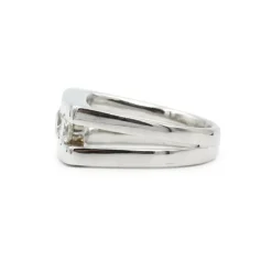 Bague - or blanc et diamants