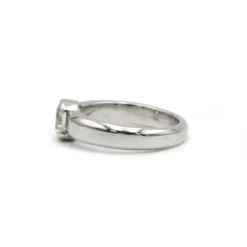 Bague - Or blanc et diamant