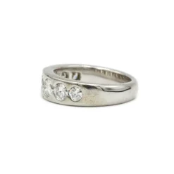 Bague - Or blanc et diamants