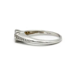 Bague - Or blanc et diamants