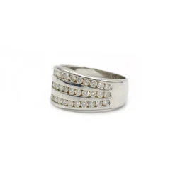 Bague - Or blanc et diamants