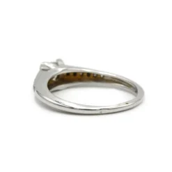 Bague - Or blanc et diamants