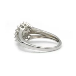 Bague - Or blanc et diamants