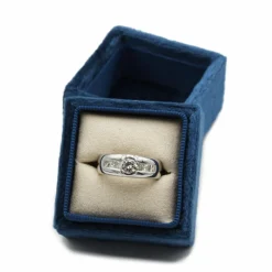 Bague - Or blanc et diamants