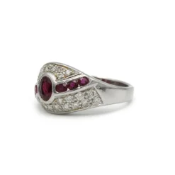 Bague - Or blanc, rubis et diamants