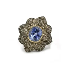 Bague - Or jaune argent, saphir et diamants.