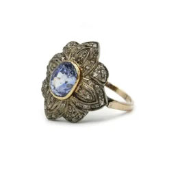 Bague - Or jaune argent, saphir et diamants.