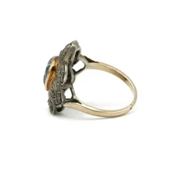 Bague - Or jaune argent, saphir et diamants.