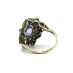 Bague - Or jaune argent, saphir et diamants.