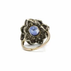 Bague - Or jaune argent, saphir et diamants.