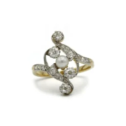 Bague - Or jaune, diamants et perle