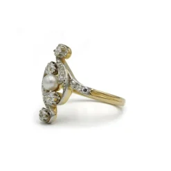 Bague - Or jaune, diamants et perle