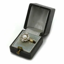 Bague - Or jaune, diamants et perle