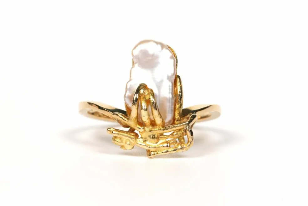Bague 1970 or jaune et perle baroque