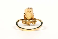 Bague 1970 or jaune et perle baroque