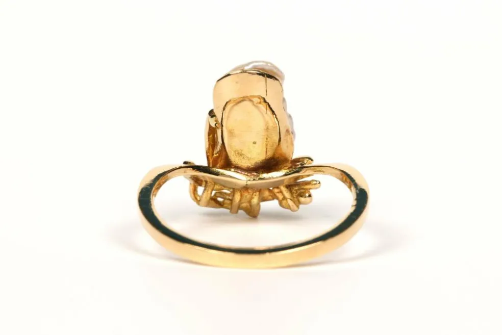 Bague 1970 or jaune et perle baroque