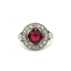Bague - Or jaune, grenat et diamants
