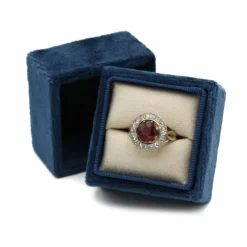 Bague - Or jaune, grenat et diamants