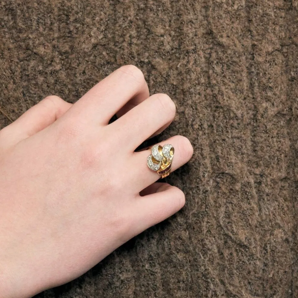 Bague 1940, or jaune, platine, diamants et rubis synthètiques