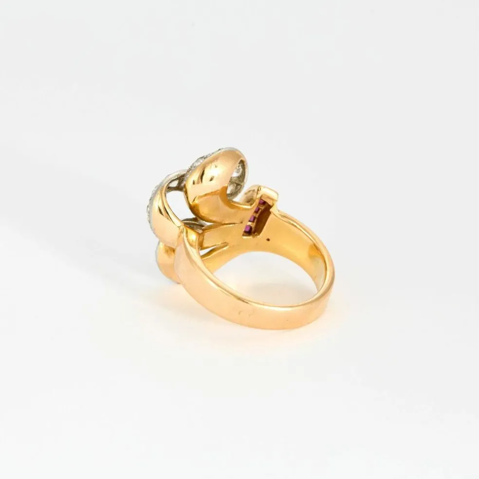 Bague 1940, or jaune, platine, diamants et rubis synthètiques