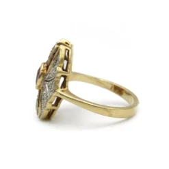 Bague - Or jaune, rubis et diamants
