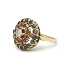 Bague - Or jaune rubis, saphirs et diamants