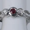 Bague 3 pierres Rubis et Diamants en or blanc