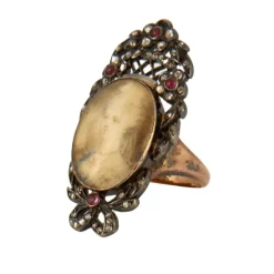Bague à portrait en or rose, diamant et rubis