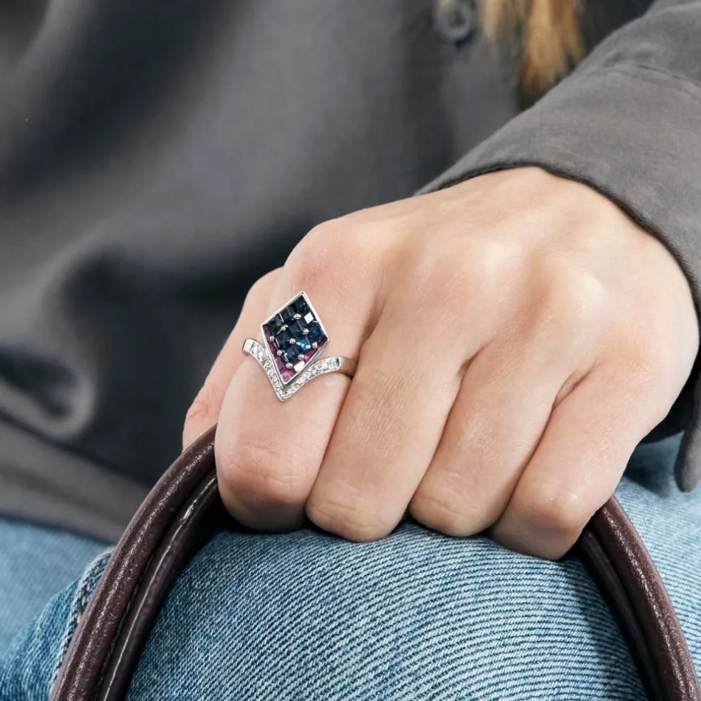 Bague aigrette en or gris diamants, saphirs, rubis