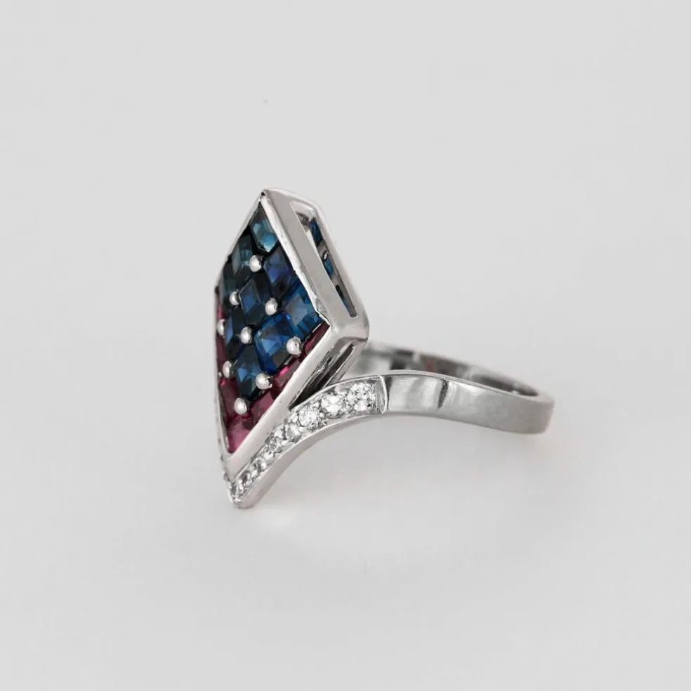 Bague aigrette en or gris diamants, saphirs, rubis