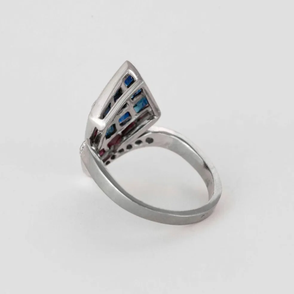 Bague aigrette en or gris diamants, saphirs, rubis