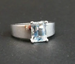 Bague aigue marine, or blanc