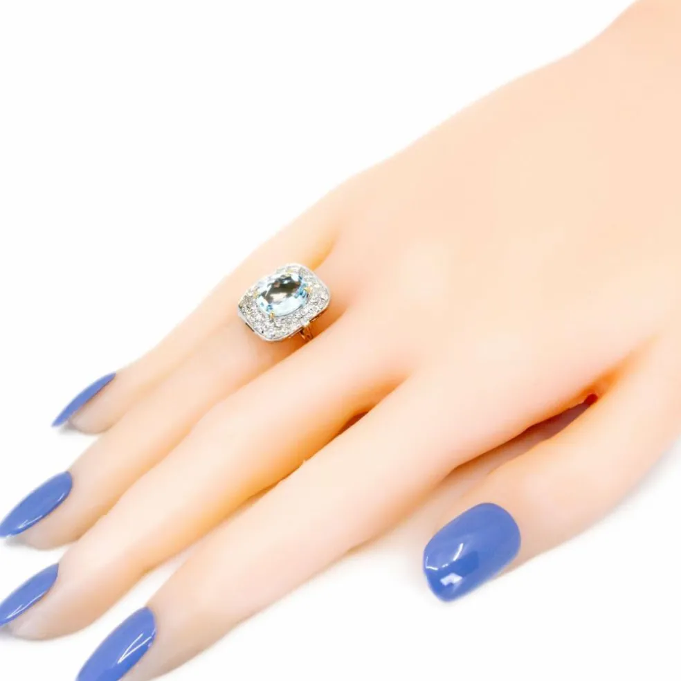 Bague aigue-marine entourage diamant