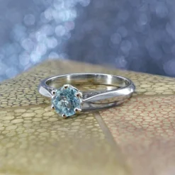 Bague aigue-marine or blanc en solitaire