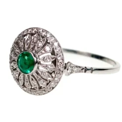 Bague ajourée diamants émeraude