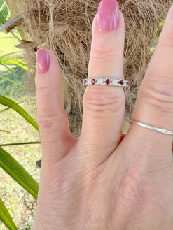 Bague alliance américaine or blanc diamants et rubis
