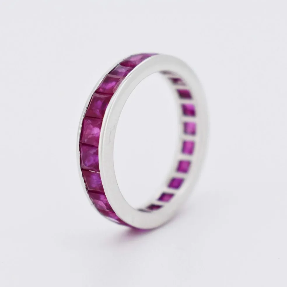 Bague Alliance Éternité Vintage en Or Blanc et Rubis Naturels