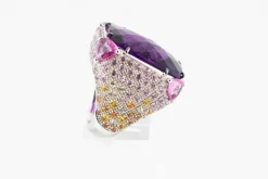 Bague améthyste de 37,92 carats, saphirs et diamants