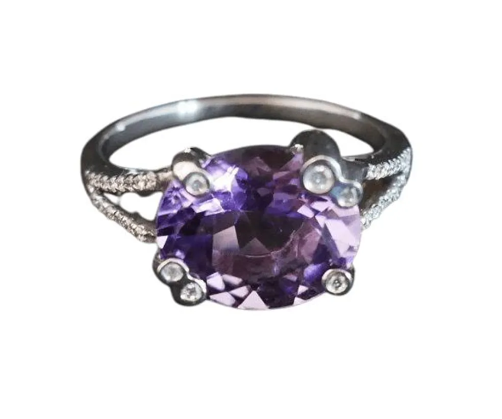 Bague Améthyste Et Diamants, Or Blanc 18 Carats.