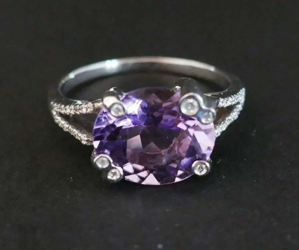 Bague Améthyste Et Diamants, Or Blanc 18 Carats.