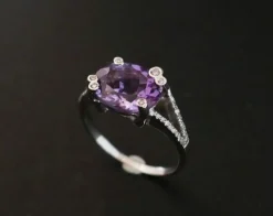Bague Améthyste Et Diamants, Or Blanc 18 Carats.