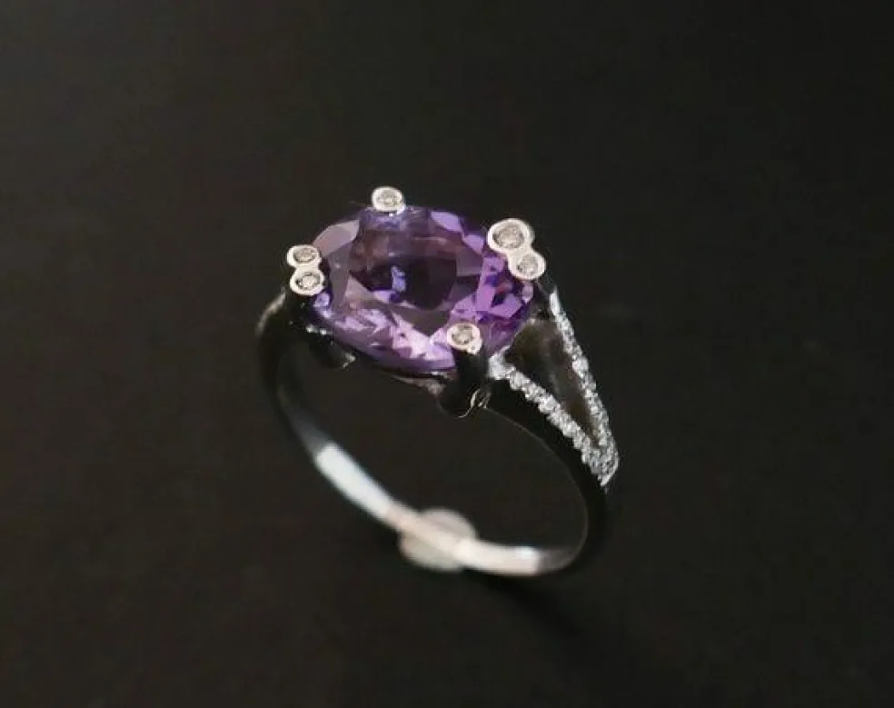 Bague Améthyste Et Diamants, Or Blanc 18 Carats.