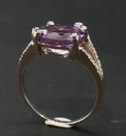 Bague Améthyste Et Diamants, Or Blanc 18 Carats.