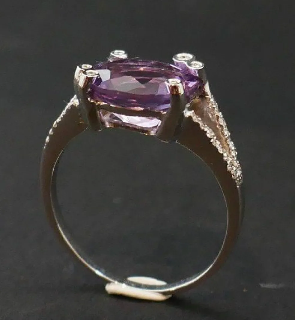 Bague Améthyste Et Diamants, Or Blanc 18 Carats.