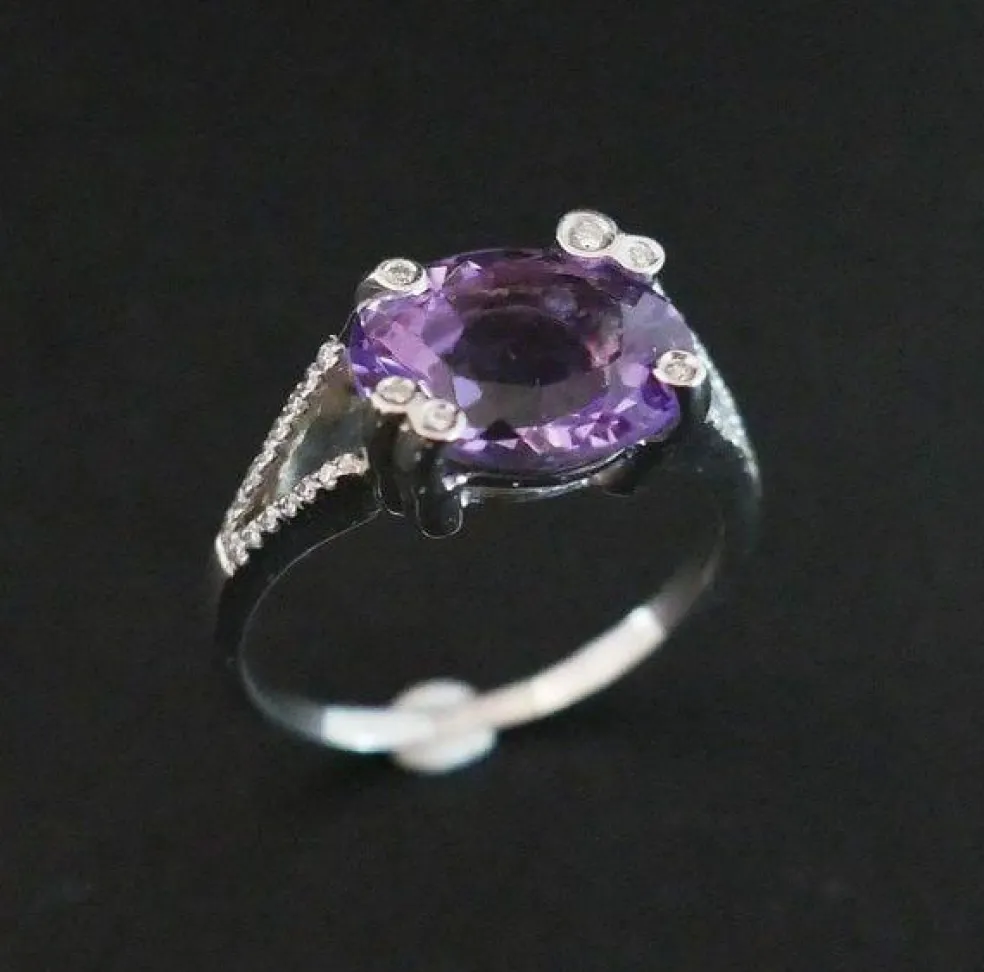 Bague Améthyste Et Diamants, Or Blanc 18 Carats.