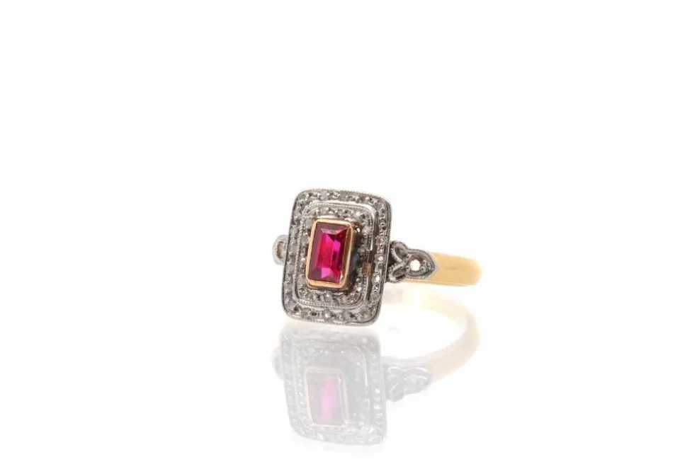 Bague ancienne 1920 rubis synthétique et diamants