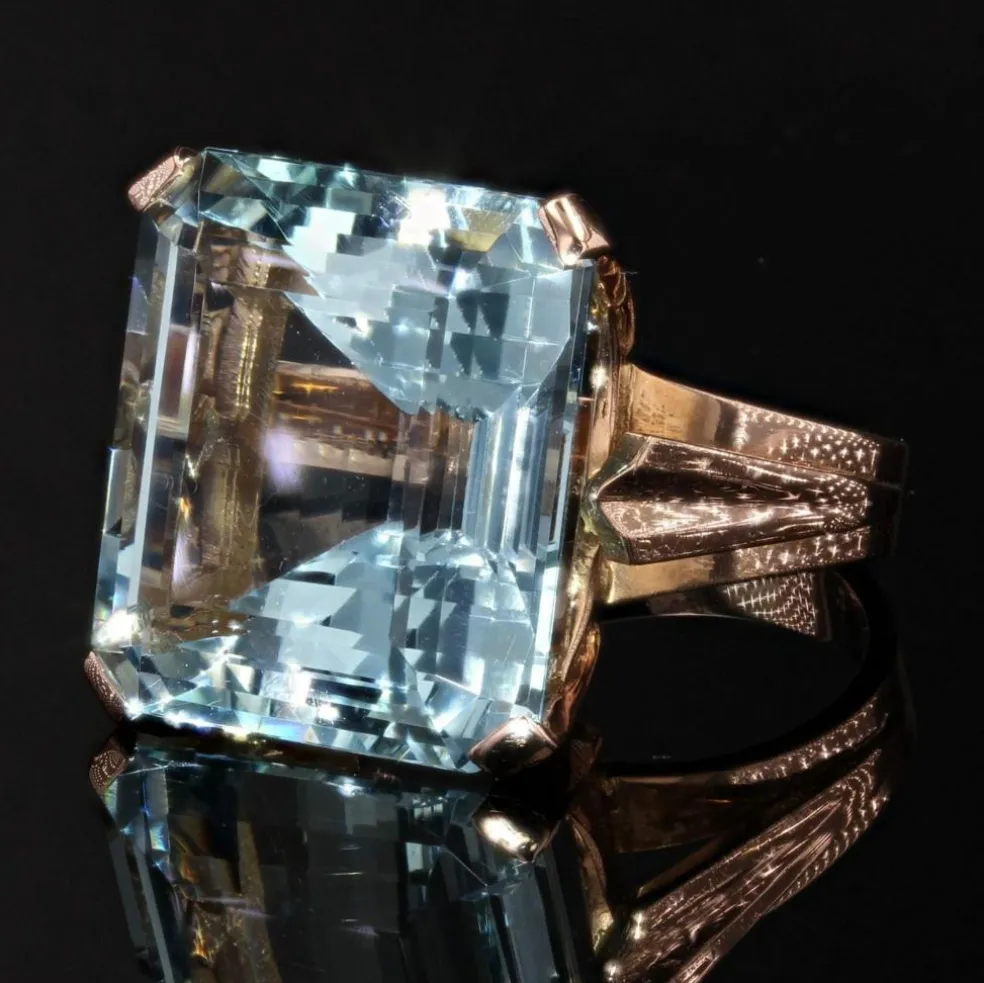 Bague ancienne aigue-marine montée sur or rose